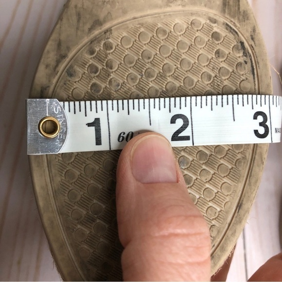 Salvatore Ferragamo White Leather Scalloped Wedge Espadrilles Sz 6 - Picture 13 of 14